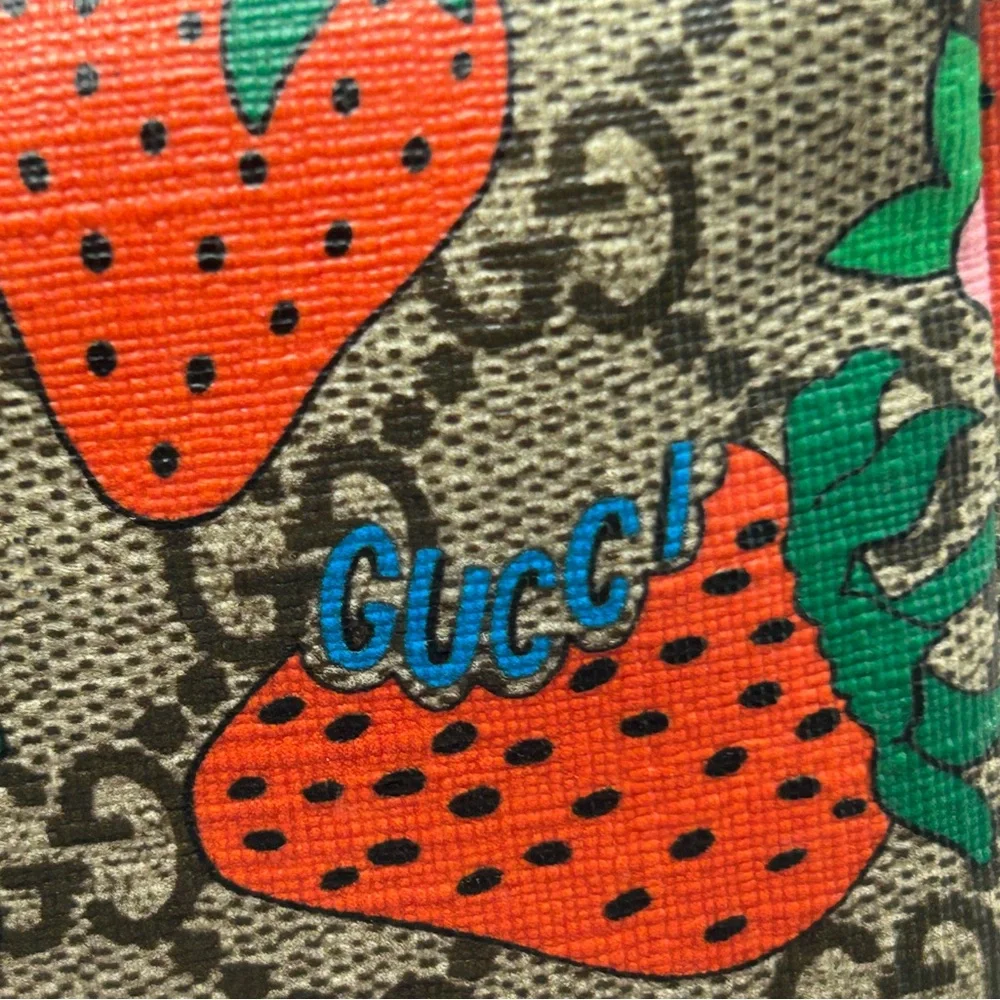 🍓GUCCI Strawberry GG Supreme Large Cosmetic Bag Pouch Limited Edition RARE